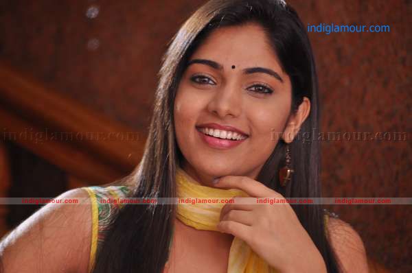 Puthumukhangal Thevai Movie hd photo
