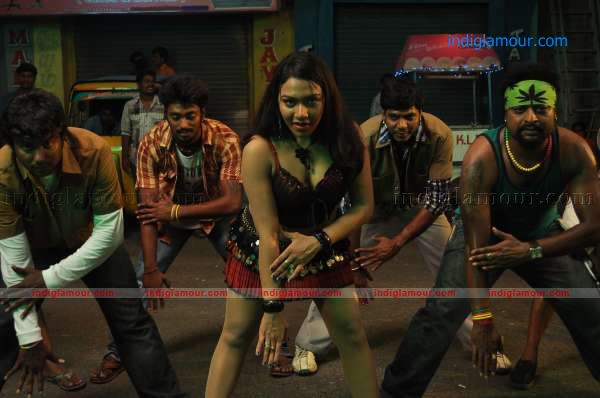 Puthumukhangal Thevai Movie hd photo