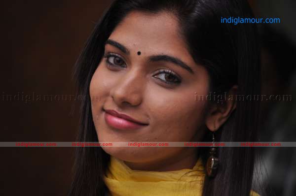 Puthumukhangal Thevai Movie hd photo