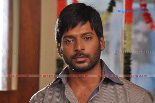Puthumukhangal Thevai Movie hd photo