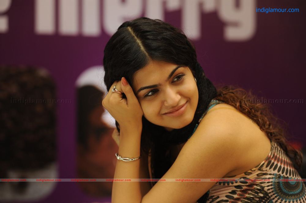 Maalai Pozhudhin Mayakathile Movie hd photo