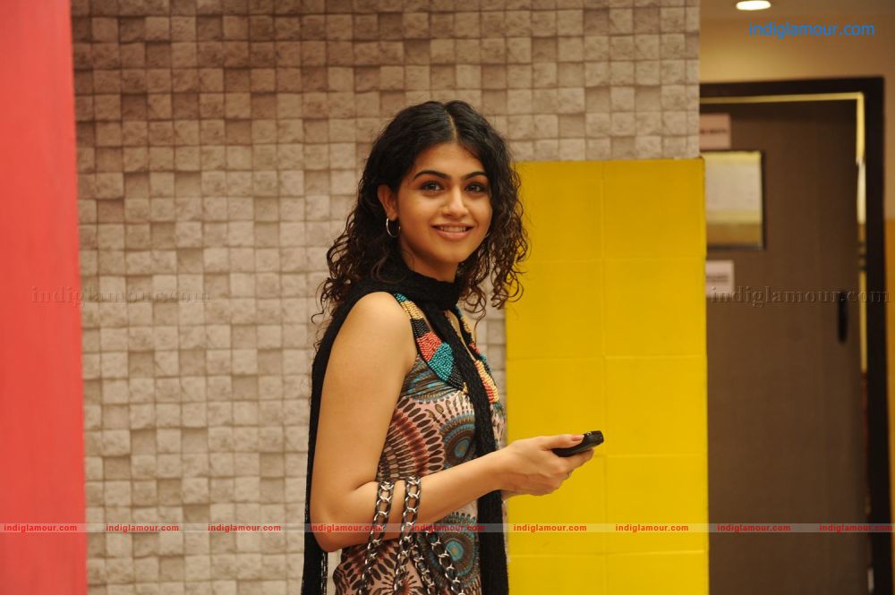 Maalai Pozhudhin Mayakathile Movie hd photo