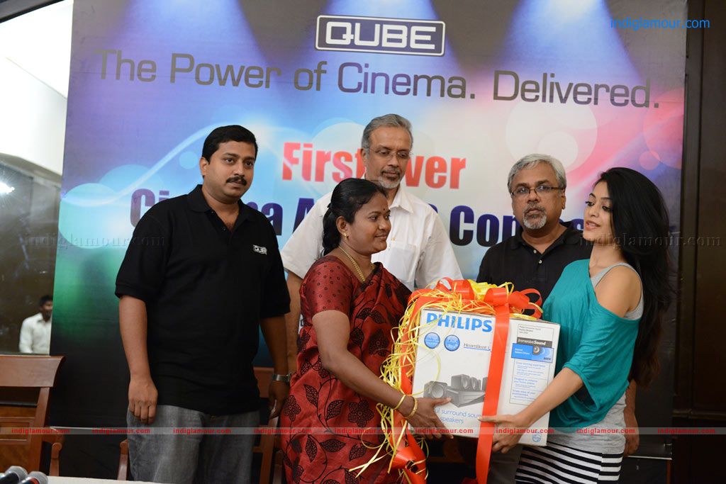 Naanum En Jamunavum Movie hd photo