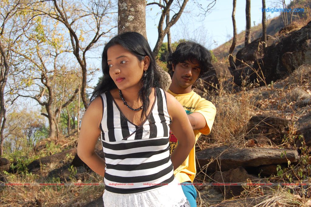 Naanum En Jamunavum Movie hd photo