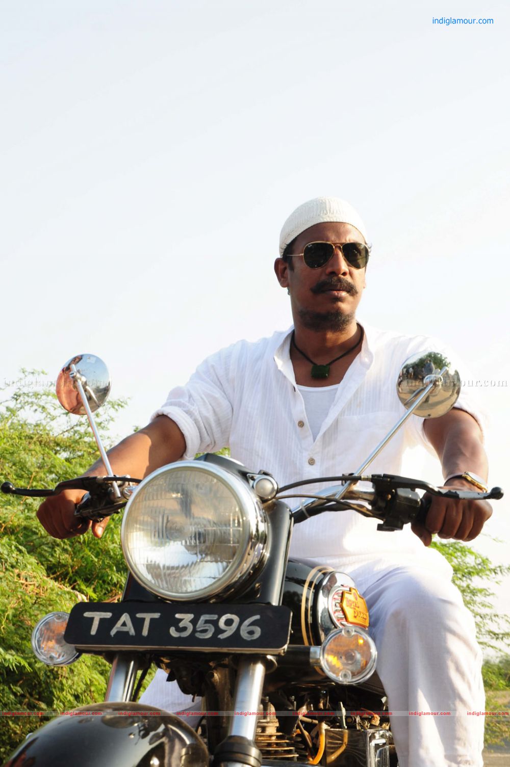 Neer Paravai Movie hd photo