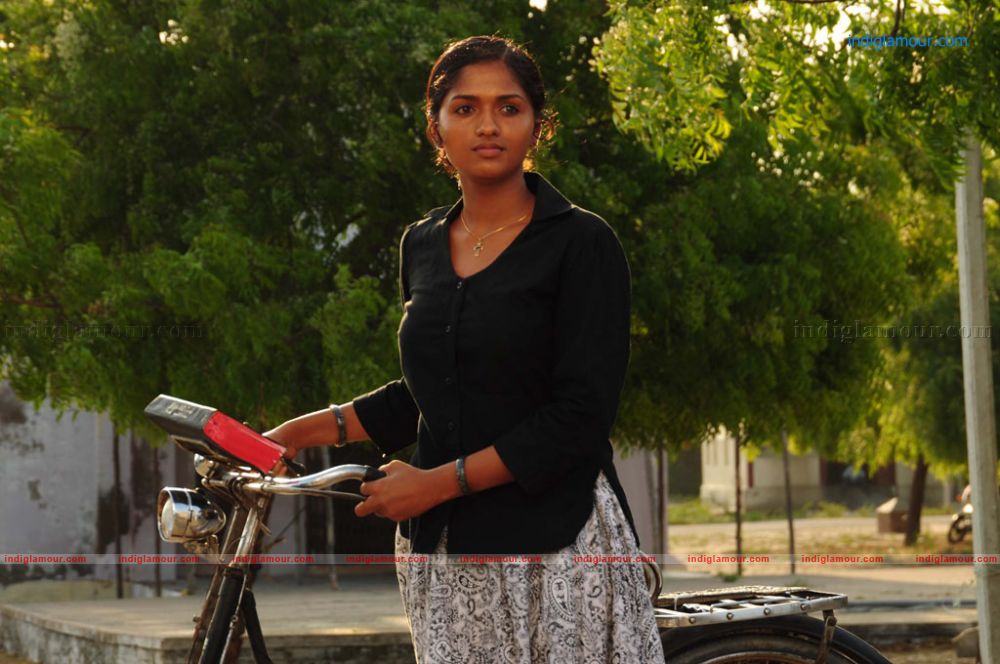 Neer Paravai Movie hd photo