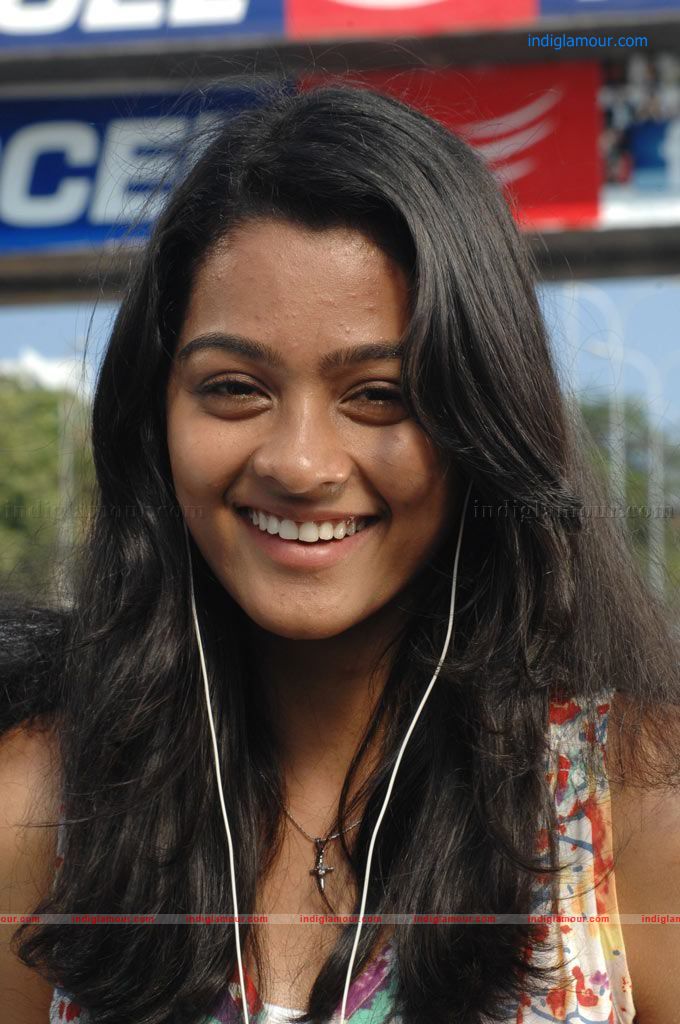 Ponmaalai Pozhudhu Movie hd photo