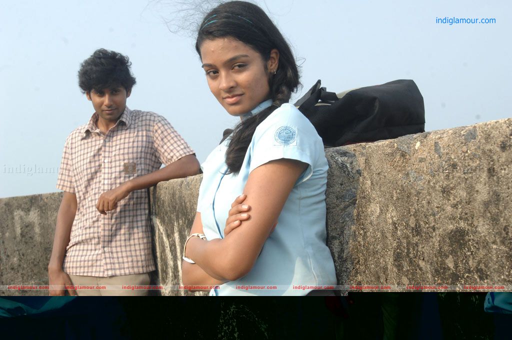 Ponmaalai Pozhudhu Movie hd photo
