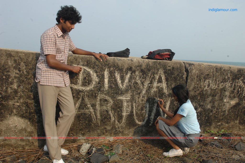 Ponmaalai Pozhudhu Movie hd photo
