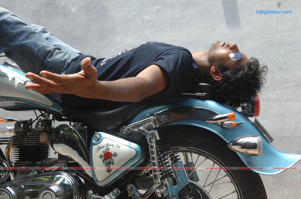 Ponmaalai Pozhudhu Movie hd photo