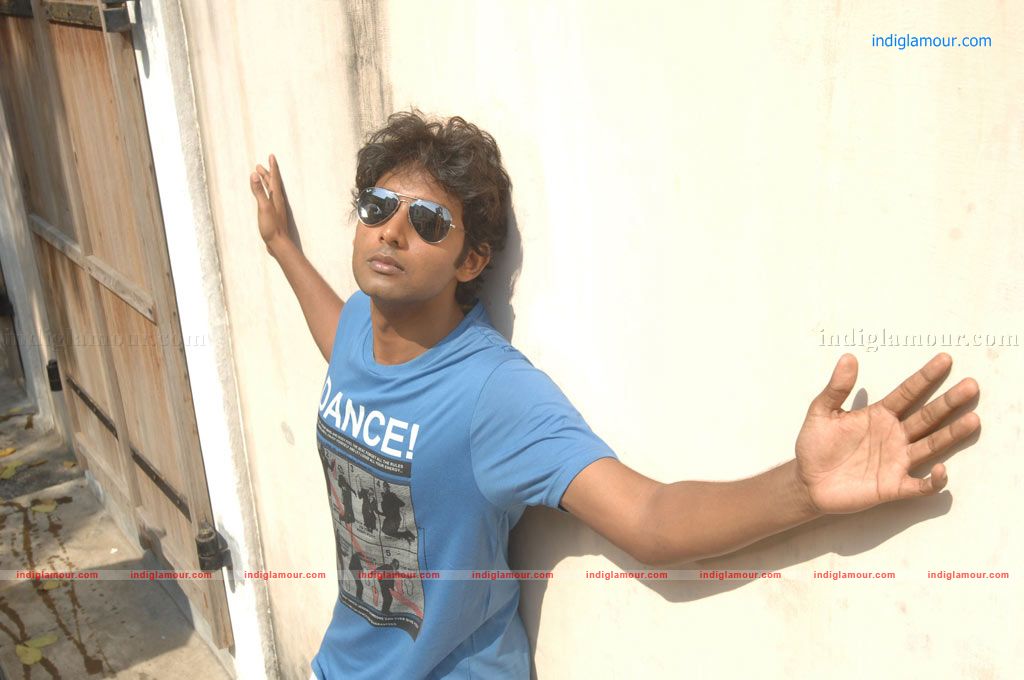 Ponmaalai Pozhudhu Movie hd photo
