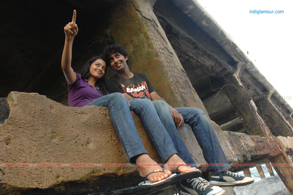Ponmaalai Pozhudhu Movie hd photo