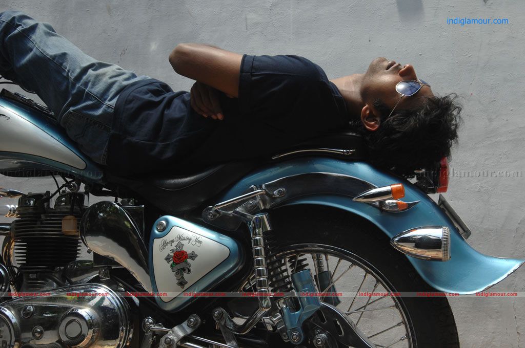 Ponmaalai Pozhudhu Movie hd photo