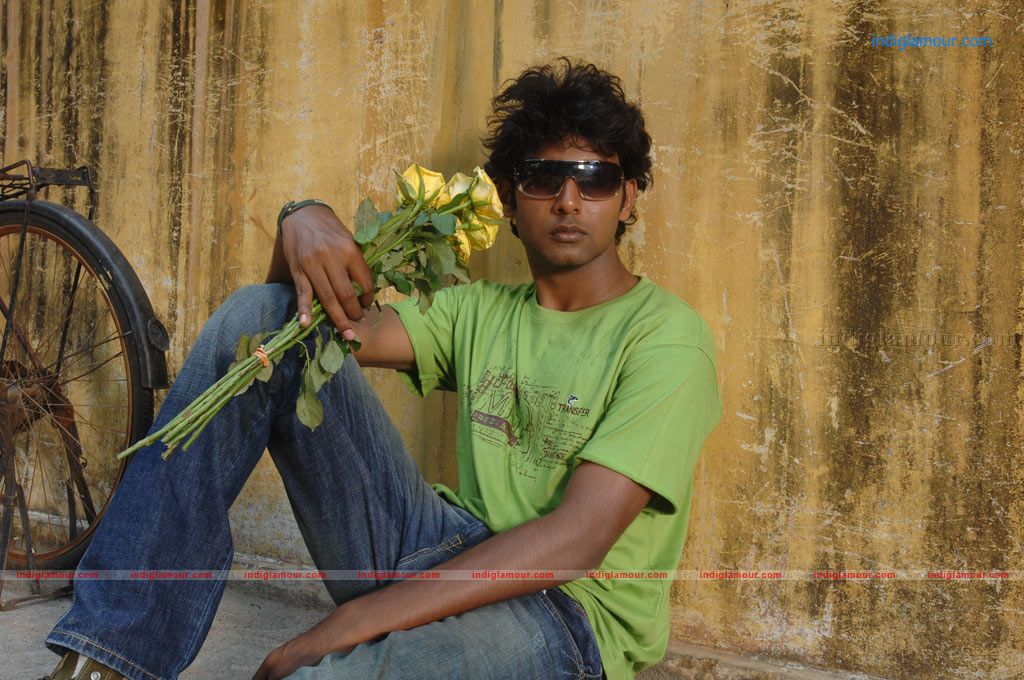 Ponmaalai Pozhudhu Movie hd photo