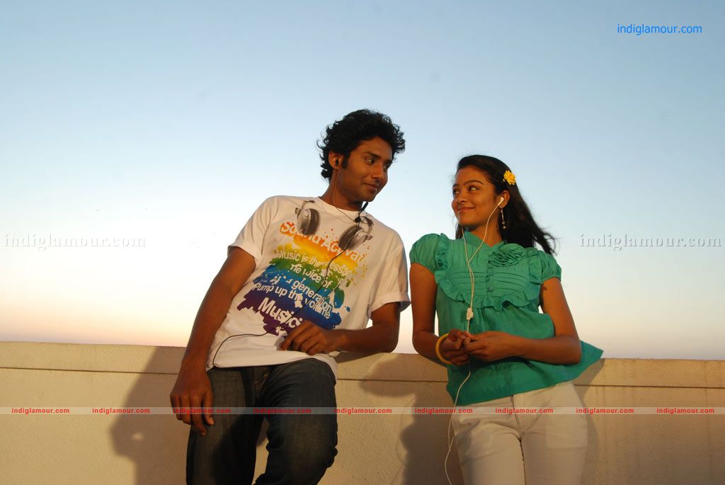 Ponmaalai Pozhudhu Movie hd photo