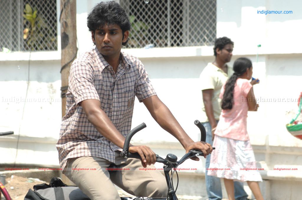 Ponmaalai Pozhudhu Movie hd photo