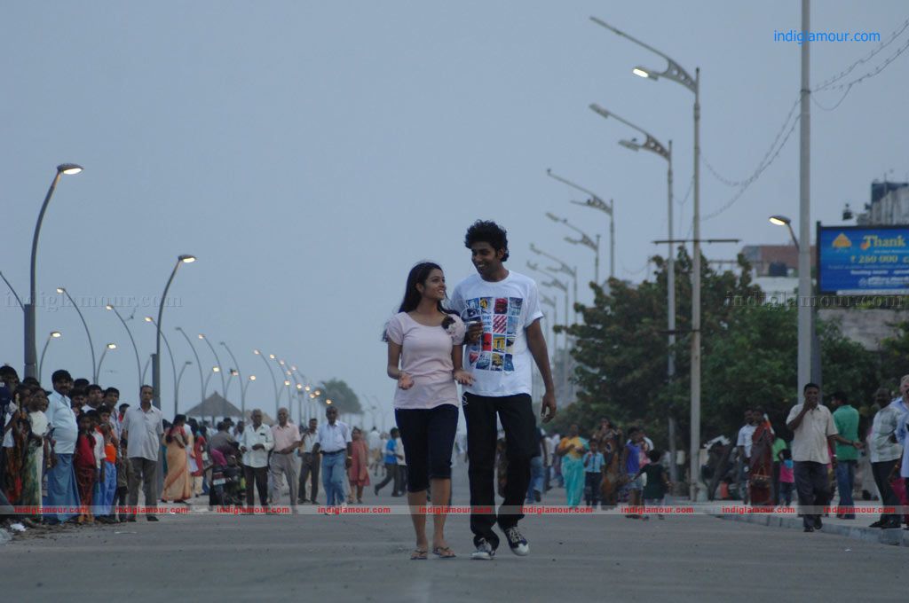 Ponmaalai Pozhudhu Movie hd photo