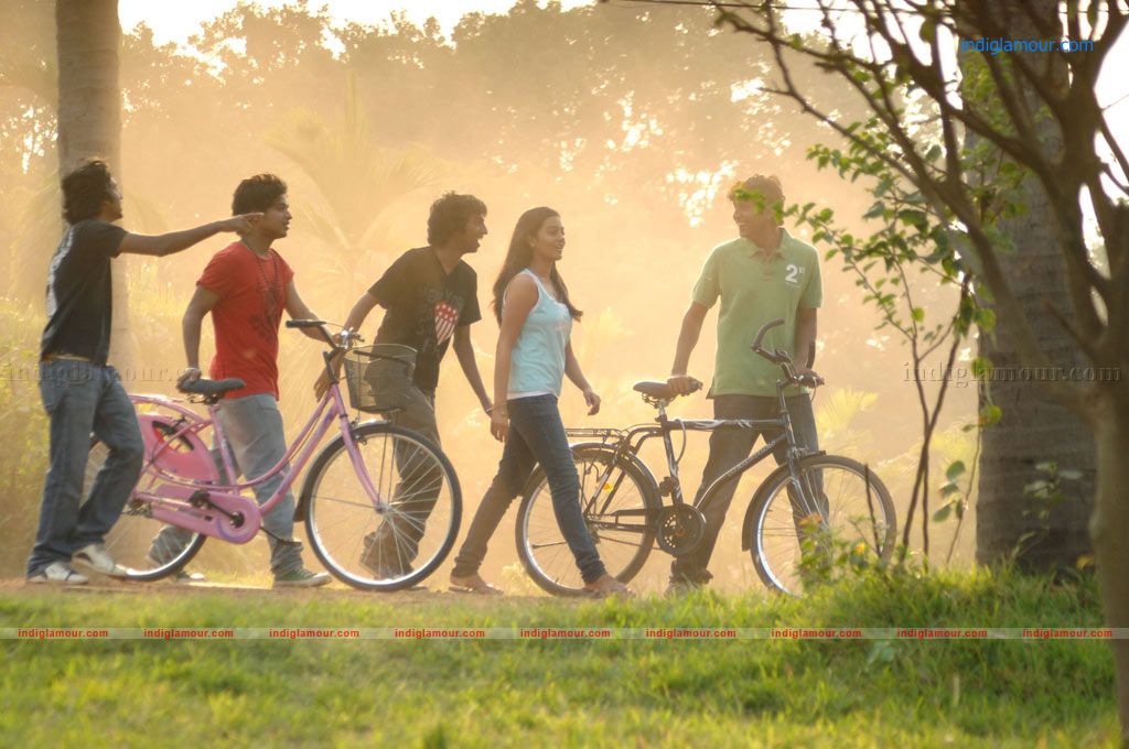 Ponmaalai Pozhudhu Movie hd photo