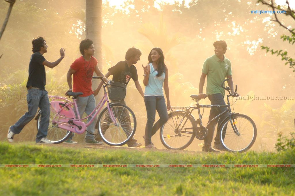 Ponmaalai Pozhudhu Movie hd photo