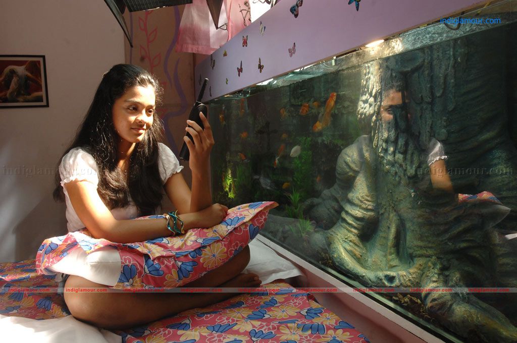 Ponmaalai Pozhudhu Movie hd photo