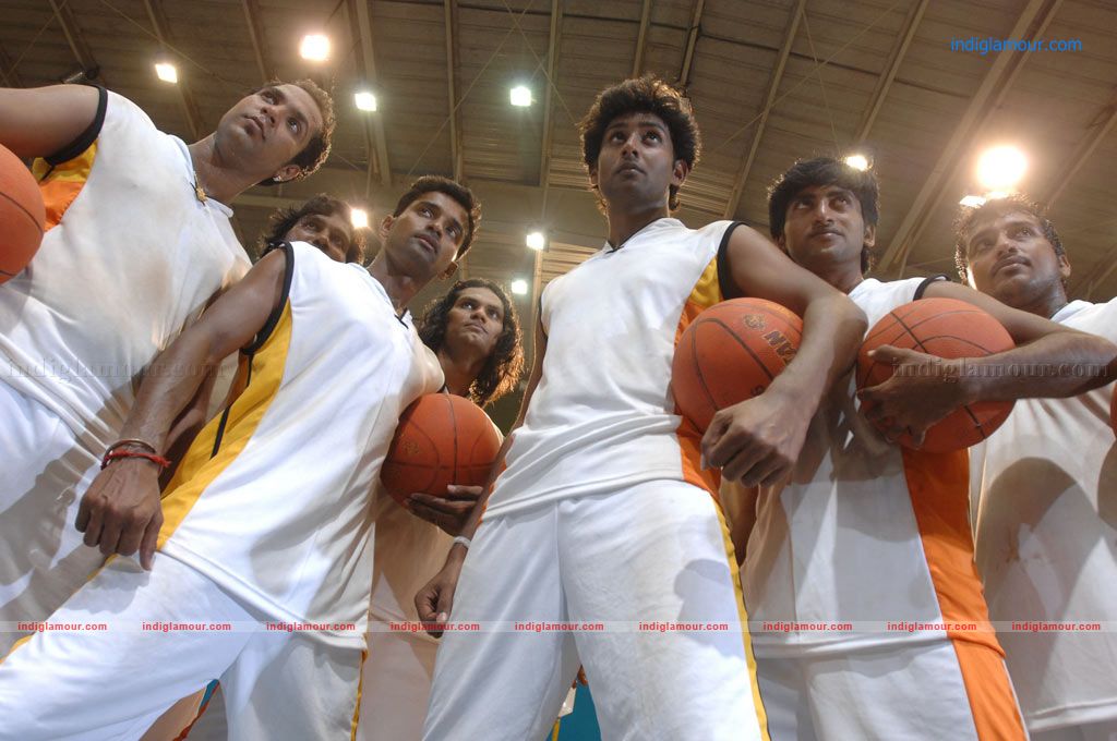 Ponmaalai Pozhudhu Movie hd photo