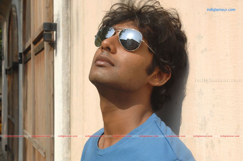 Ponmaalai Pozhudhu Movie hd photo