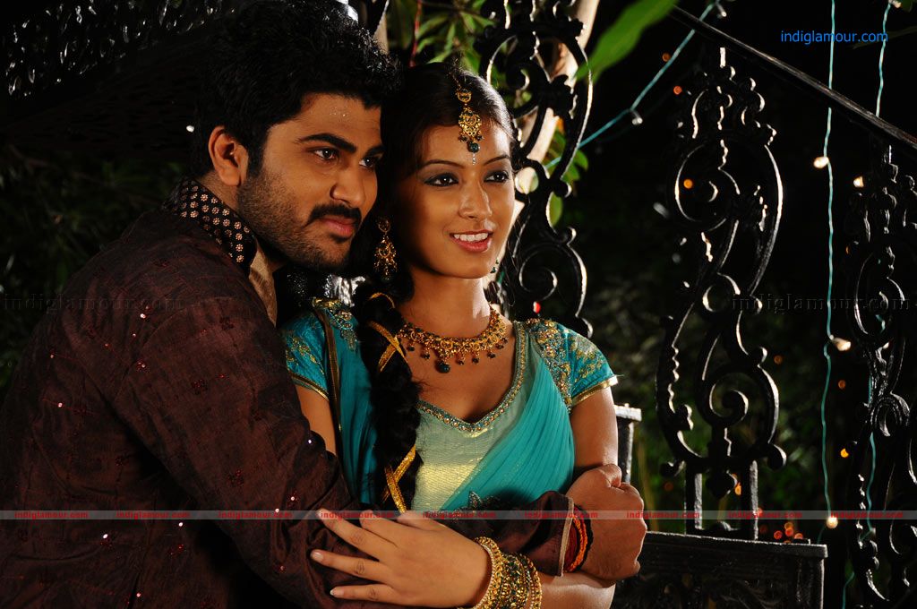 Padhavi Movie hd photo