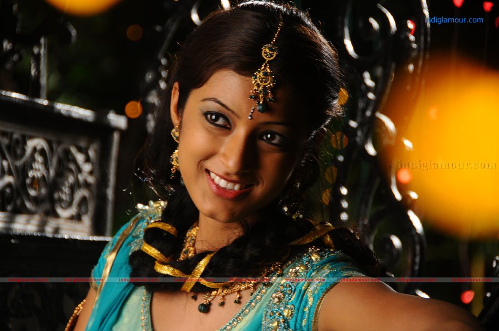 Padhavi Movie hd photo