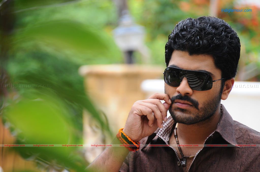 Padhavi Movie hd photo
