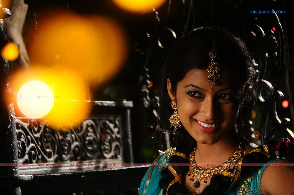 Padhavi Movie hd photo