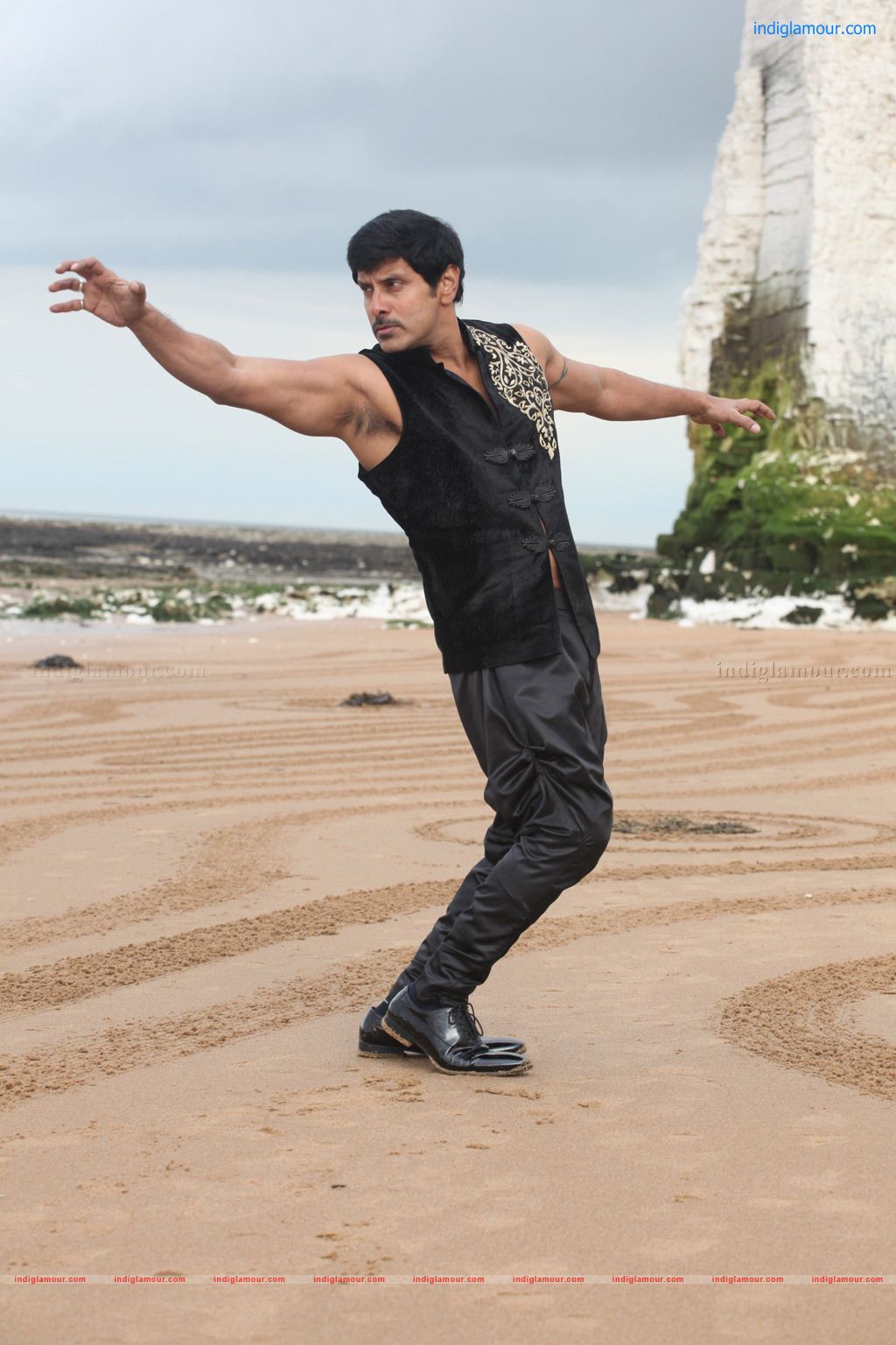 Thandavam Movie hd photo