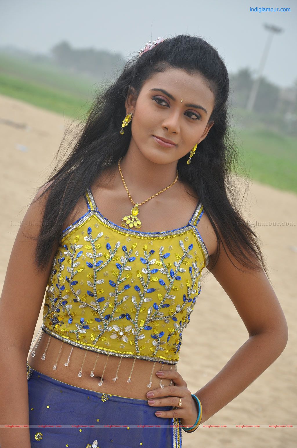 Ingu Kadhal Katrutharapadum Movie hd photo