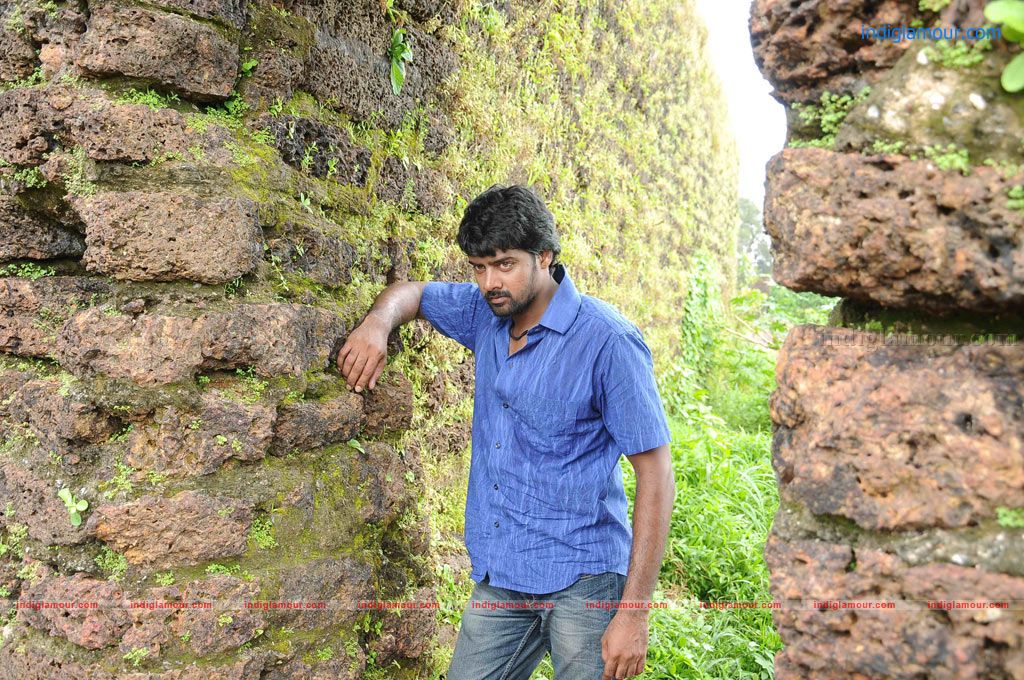 Therodum Veedhiyile Movie hd photo