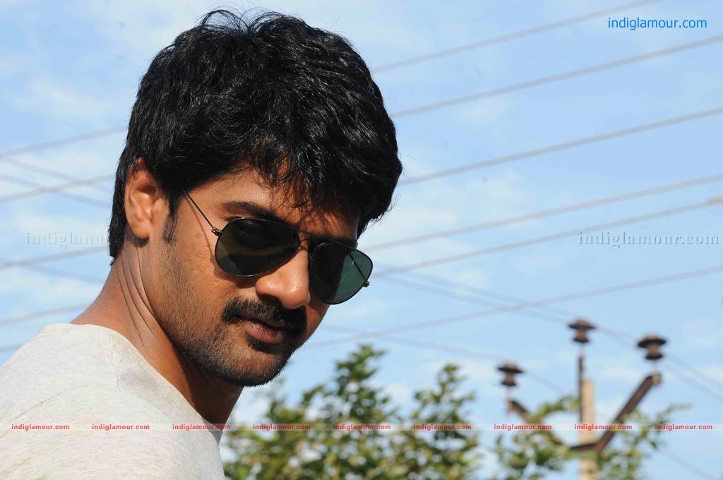Therodum Veedhiyile Movie hd photo