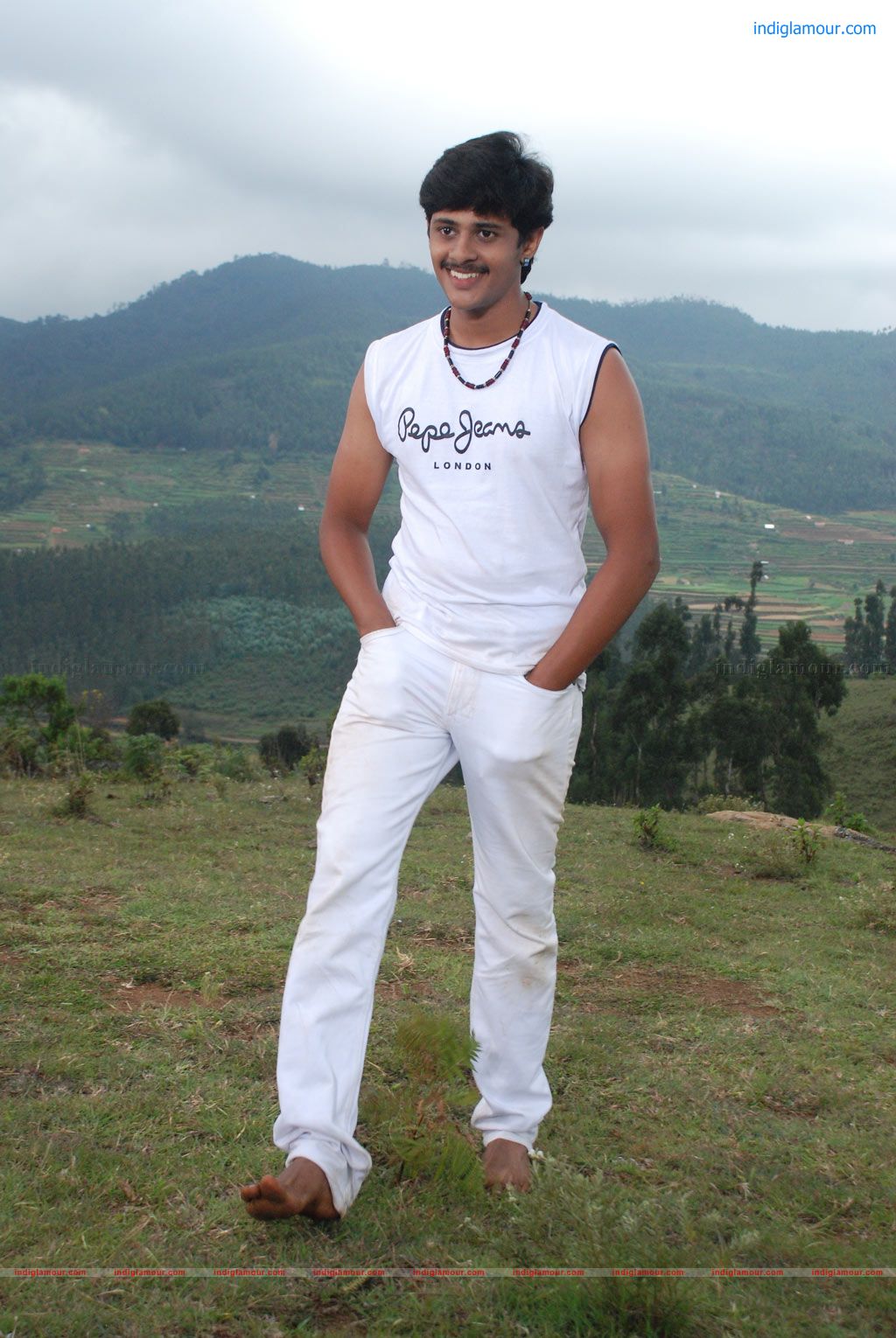 Madhavanum Malarvizhiyum Movie hd photo