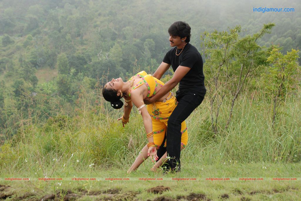 Madhavanum Malarvizhiyum Movie hd photo