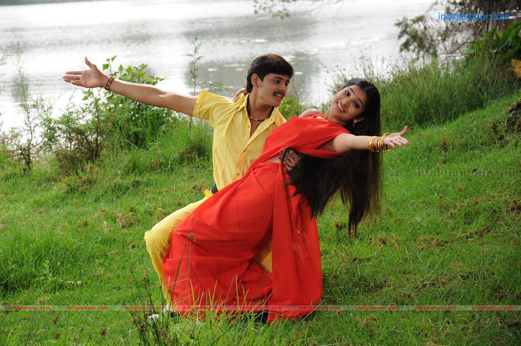 Madhavanum Malarvizhiyum Movie hd photo