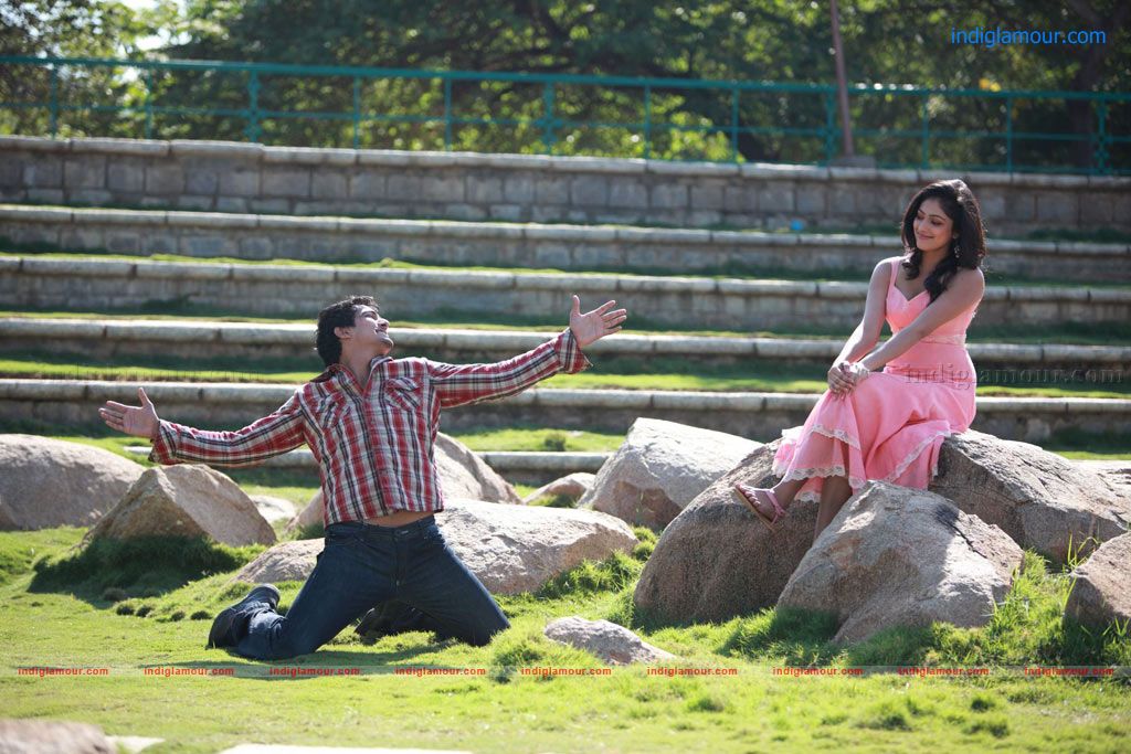 Thulli Ezhunthathu Kadhal Movie hd photo