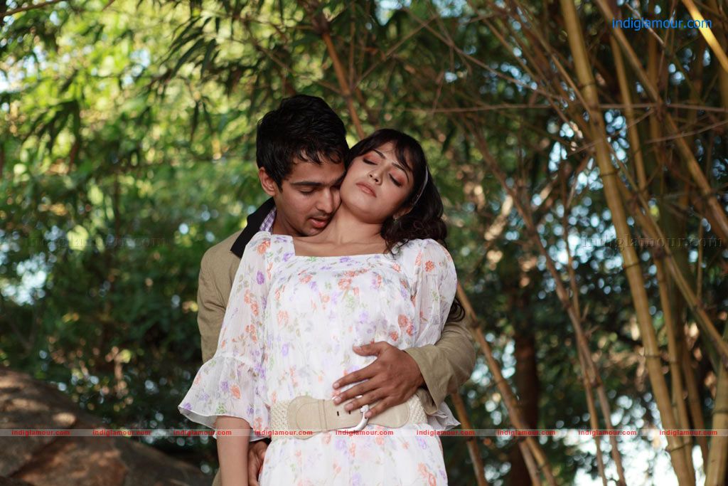 Thulli Ezhunthathu Kadhal Movie hd photo