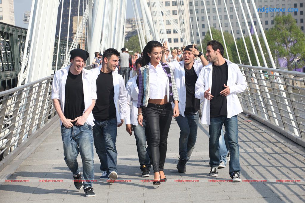 Thandavam Movie hd photo