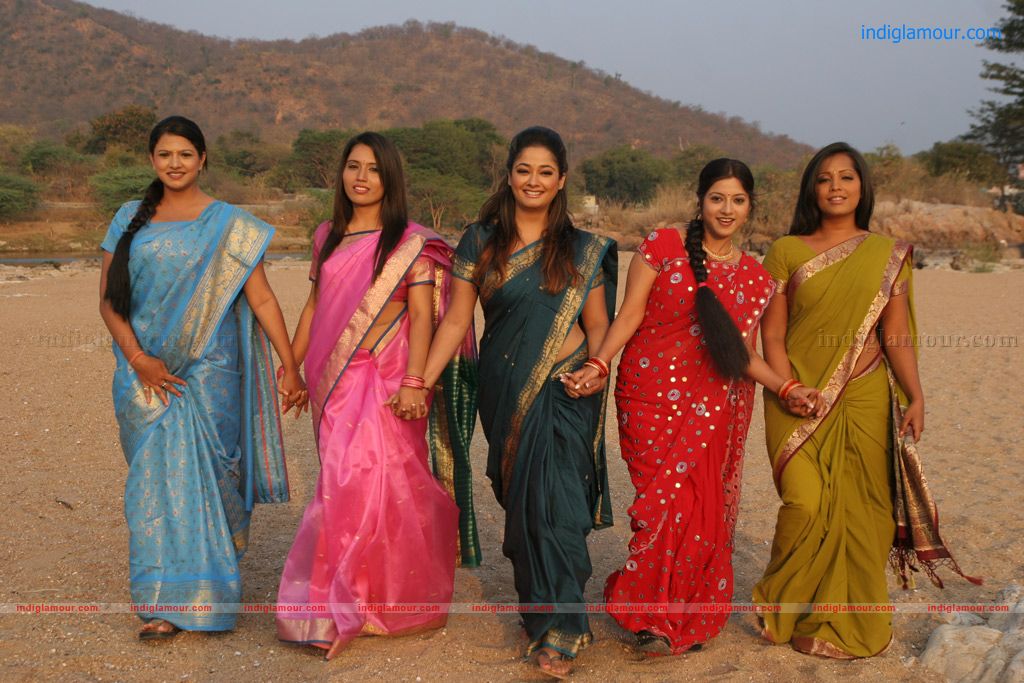 Ilamai Oonjal Movie hd photo