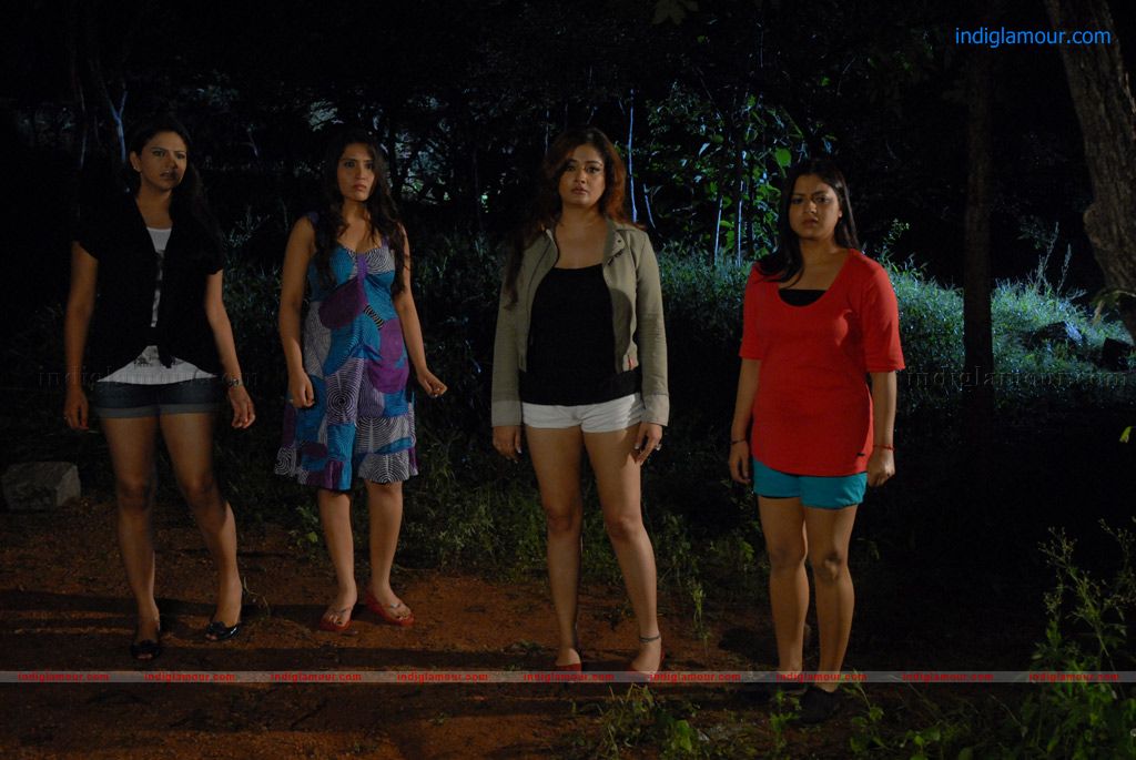 Ilamai Oonjal Movie hd photo