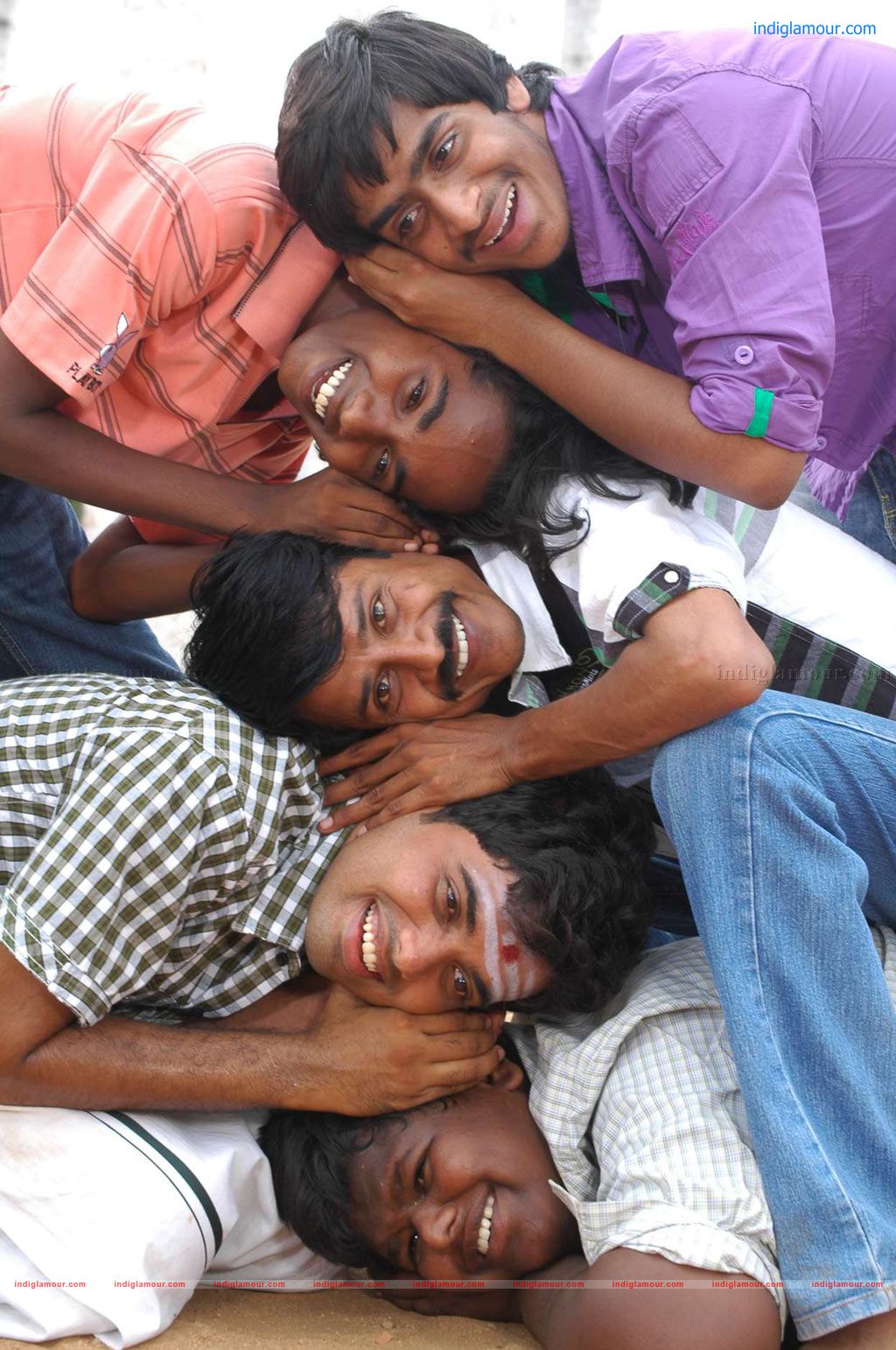 Ennathan Peasuvatho Movie hd photo