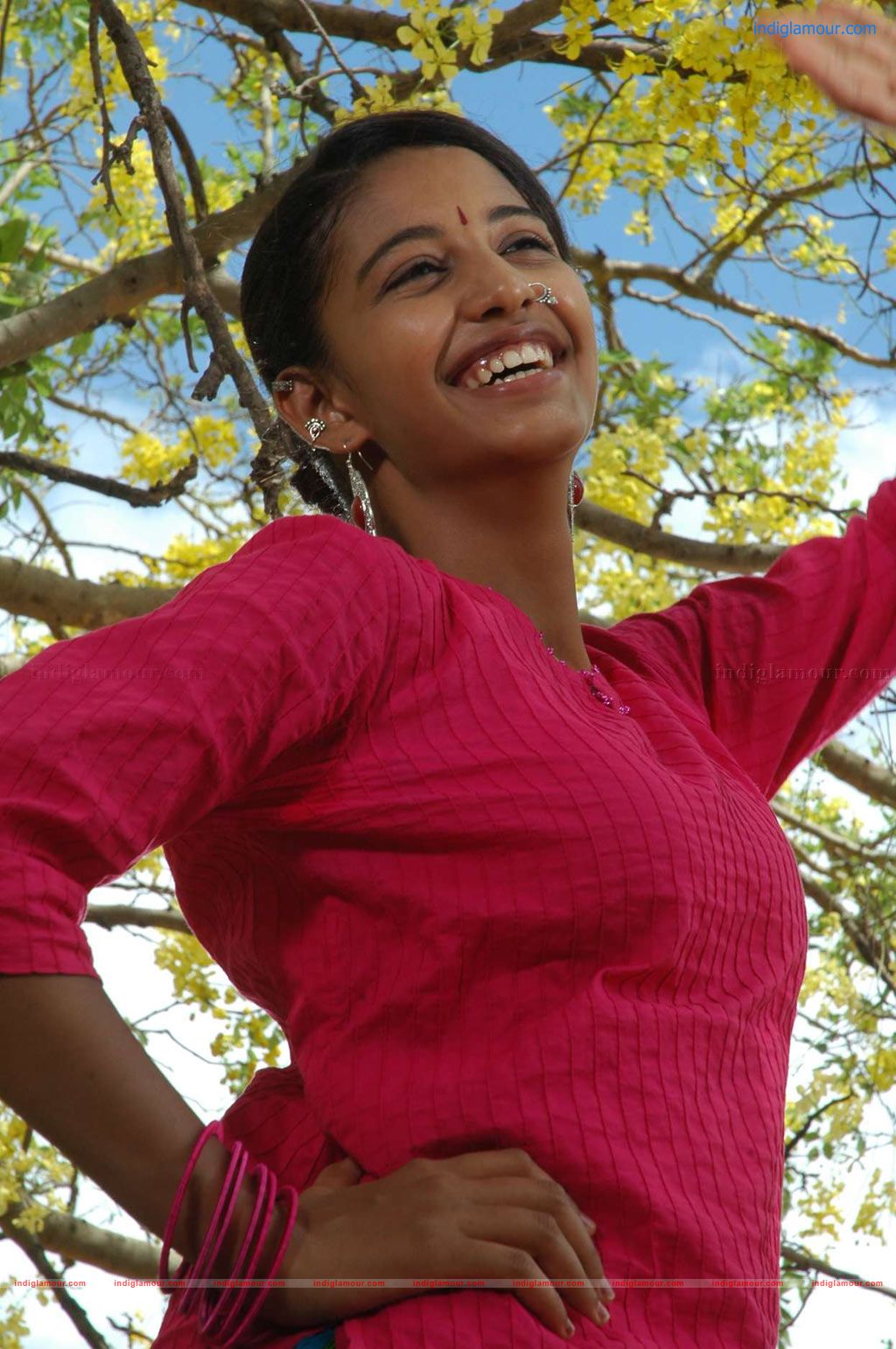 Ennathan Peasuvatho Movie hd photo