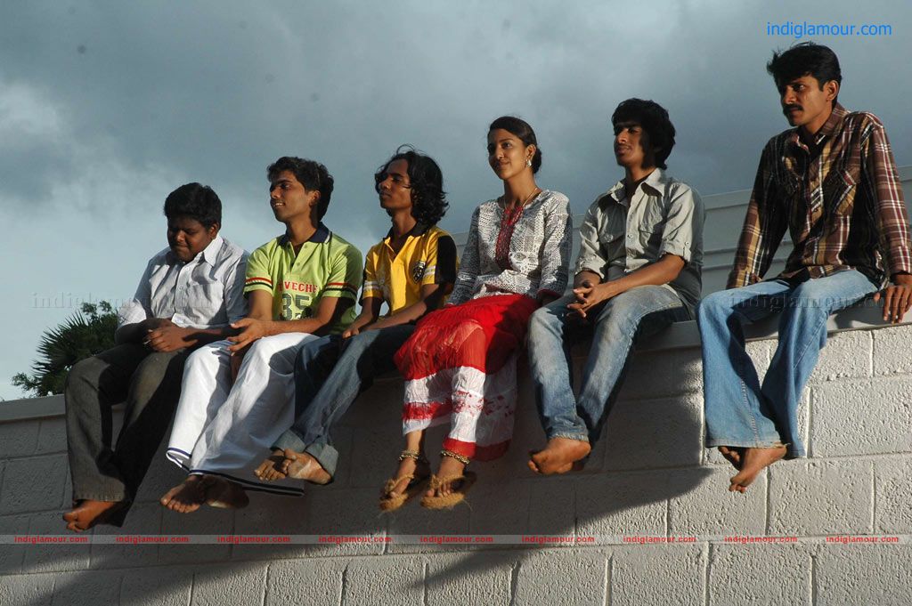 Ennathan Peasuvatho Movie hd photo