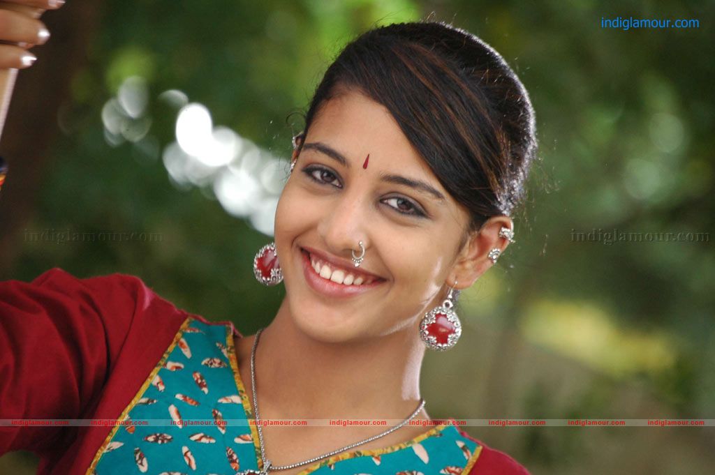 Ennathan Peasuvatho Movie hd photo