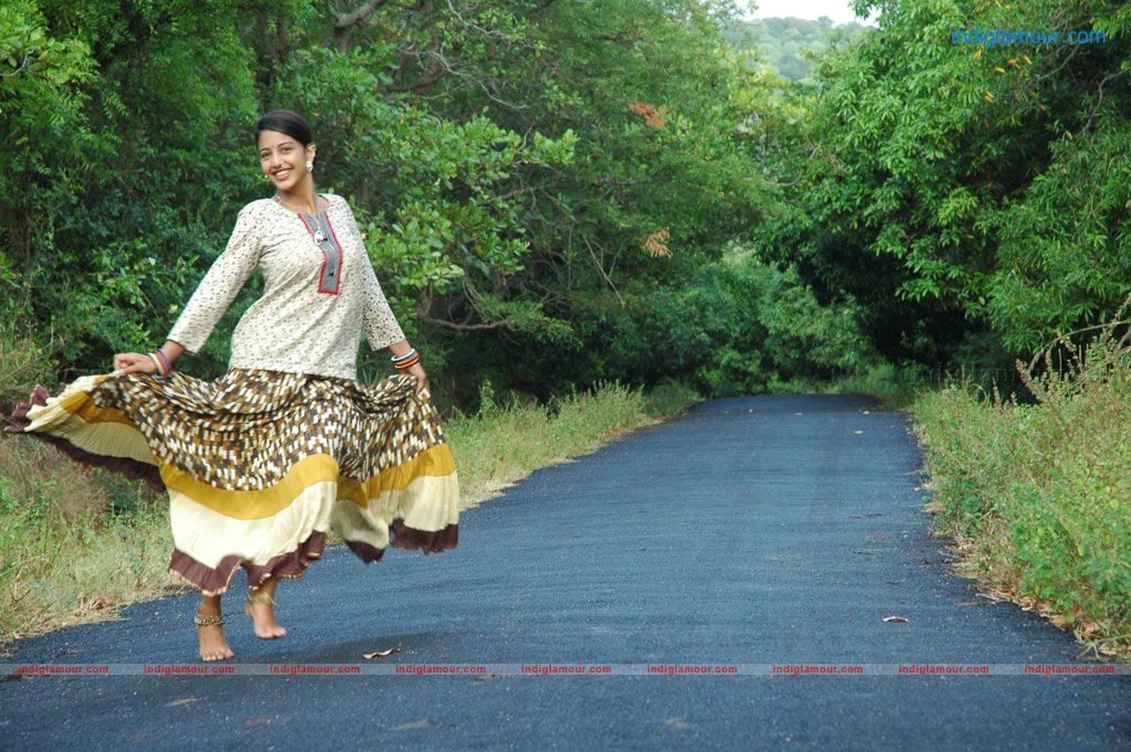 Ennathan Peasuvatho Movie hd photo