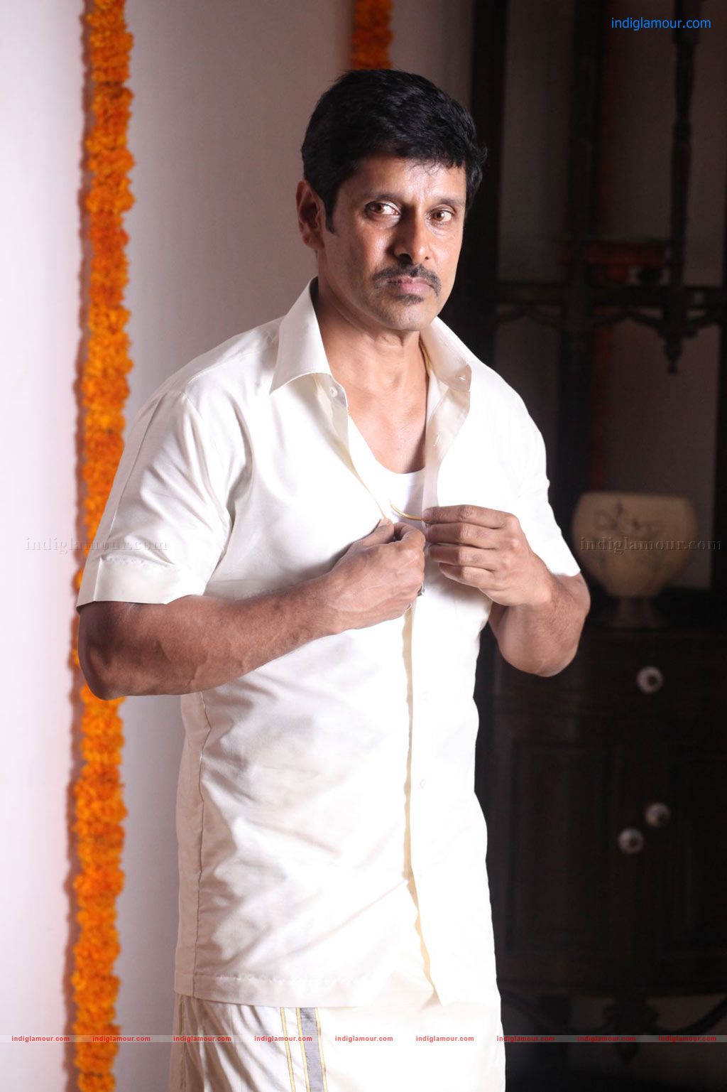 Thandavam Movie hd photo