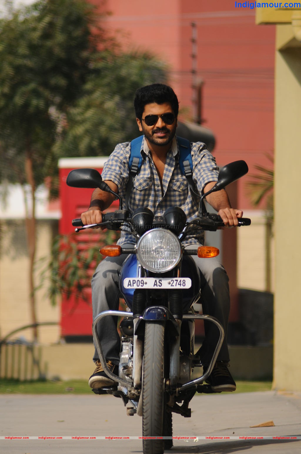 JK Ennum Nanbain Vaazhkai Movie hd photo