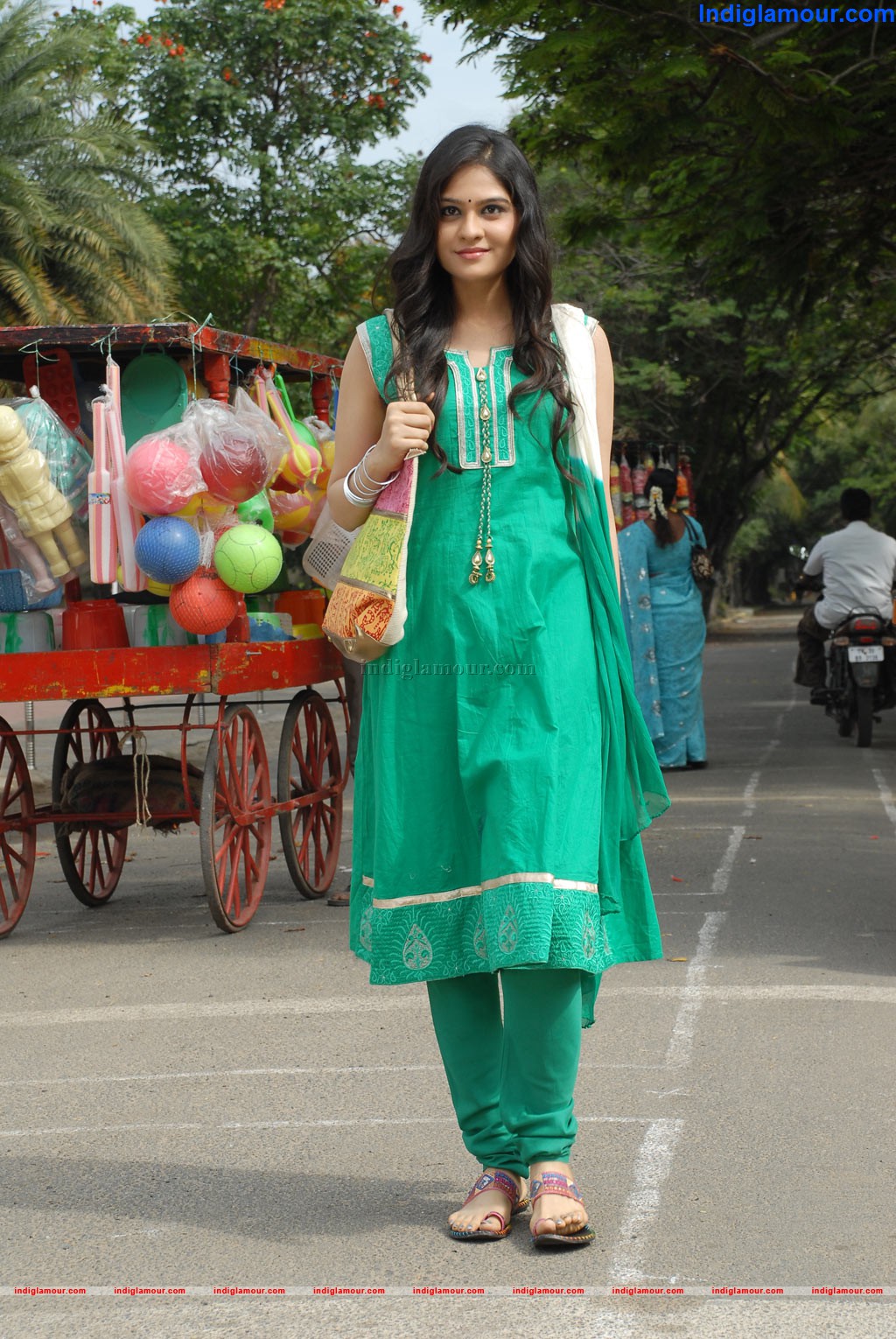 Summa Nachunu Irukku Movie hd photo